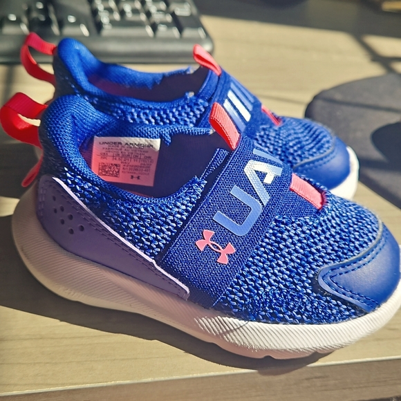 Worn 5 times - New Under Armour Surge Toddler Slip On Running Shoe - Picture 5 of 7